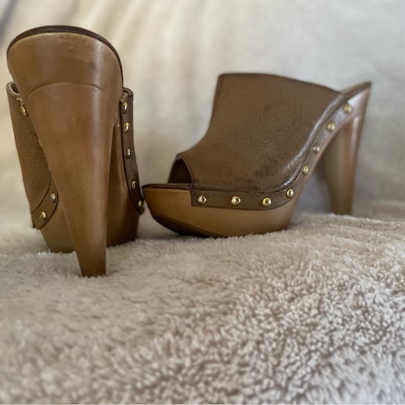 Camel color size 8 only worn once - Picture 3 of 4